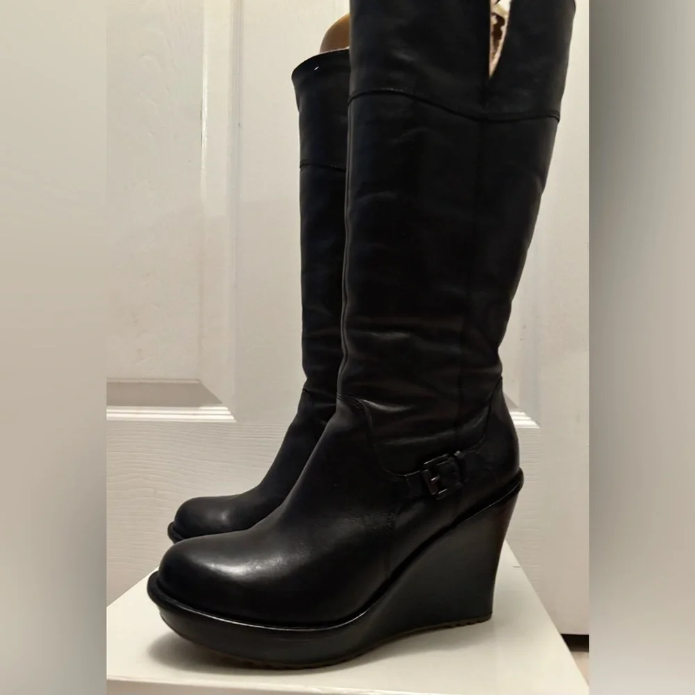 LIKE NEW UGG PLATFORM “BELOW THE KNEE” LEATHER & SHEEPSKIN BOOTS  SZ 8.5 - Picture 6 of 12